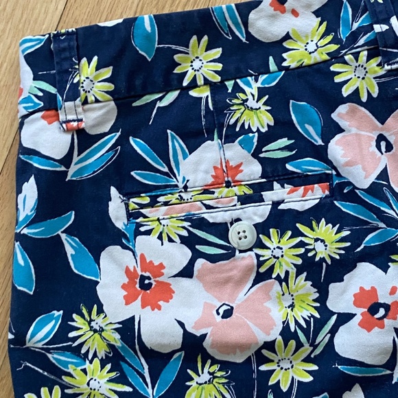 Gap Floral Print Chino Shorts Navy Multicolor Flat Front Pockets Mid Rise Size 6 - Picture 8 of 12